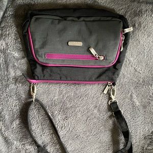 Baggallini crossbody used less than 4 months!